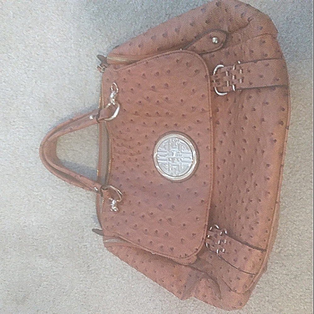 NWOT PEBBLED FAUX LEATHER BAG